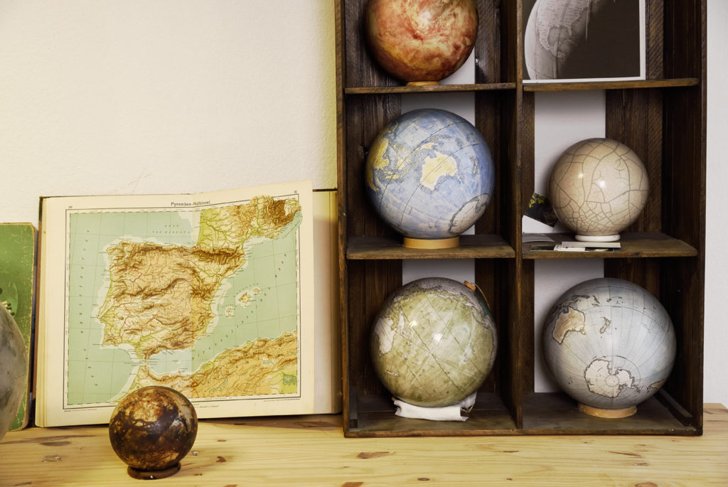 Pour l'amour du globe. Entretien avec Alain Sauter, fabricant de globes  terrestres et géographe – Société de Géographie