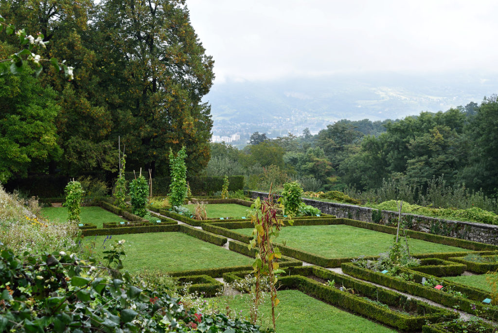 vue du jardin depuis Les Charmettes et vue sur Chambéry