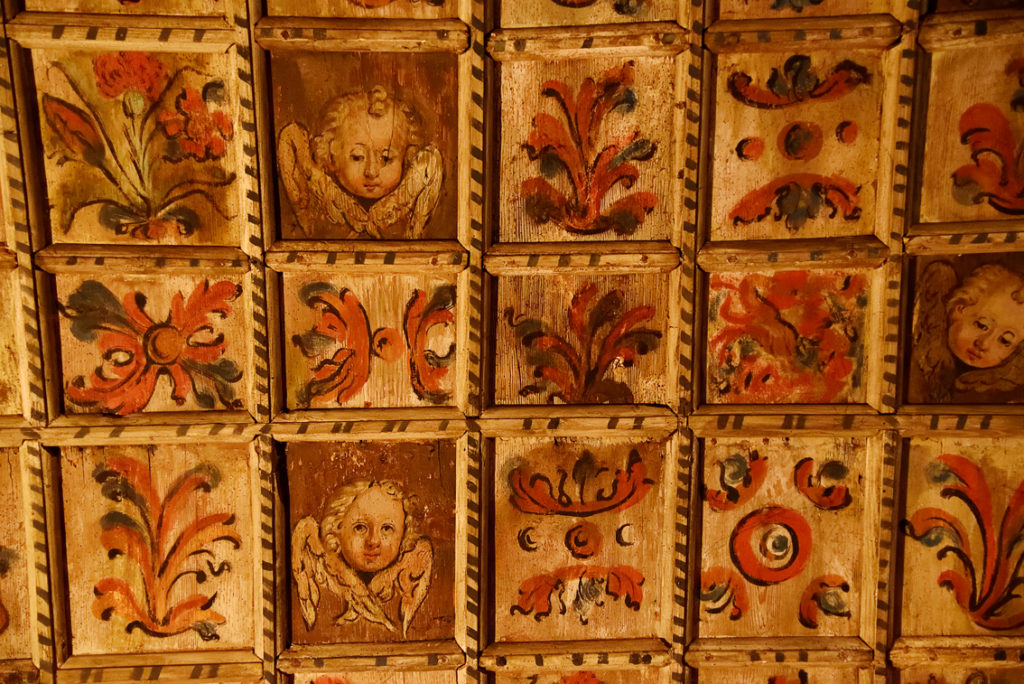 patrimoine architectural religieux - Ariège- Notre Dame de Vic - Oust - plafond peint à caissons en bois