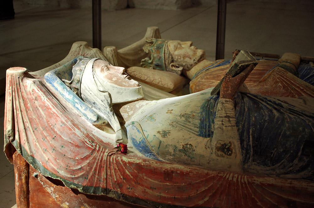 REMARQUABLE : L'Abbaye Royale de Fontevraud, le gisant d'Aliénor d'Aquitaine et de Richard Coeur de Lion