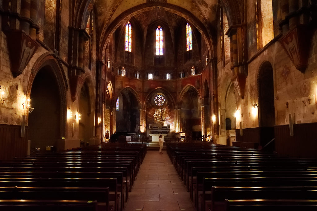 Notre-Dame du Bourg - Rabastens - Tarn - depuis la nef vue sur l'intérieur et le choeur