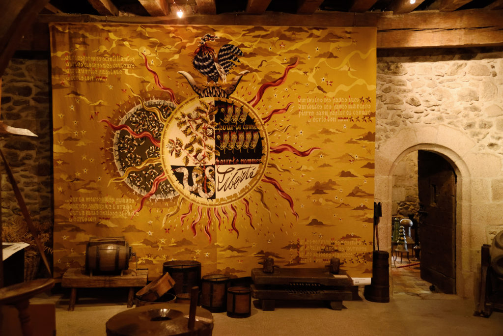 Magique la Collection de tapisseries de Lurçat dans le château de Boussac : ici tapisserie la Liberté