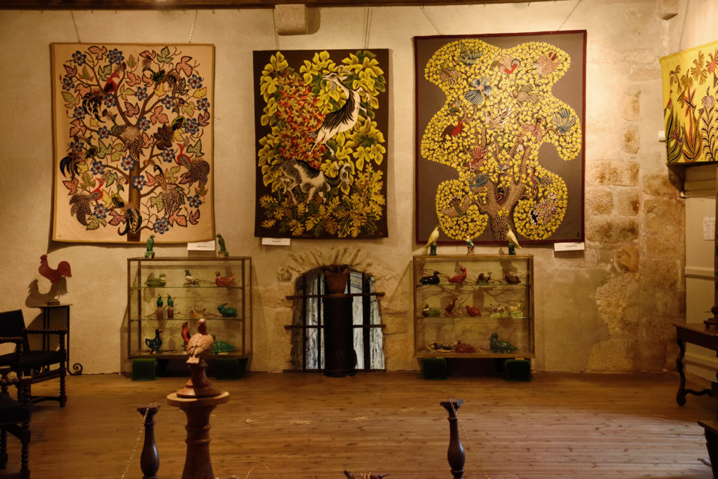 Collection de tapisseries de Lurçat dans le château de Boussac