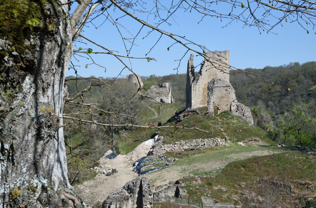 La secrète vallée de la Creuse : Un paysage pour école - la forteresse médiévale de Crozant