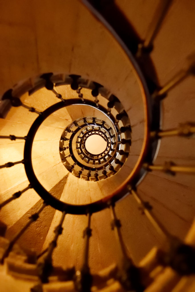 Incontournable : Un grand week-end à Chambéry, escalier remarquable dans un immeuble de la place St Léger